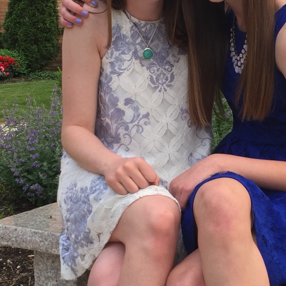 Purple and white lace Francesca’s dress - Picture 3 of 3